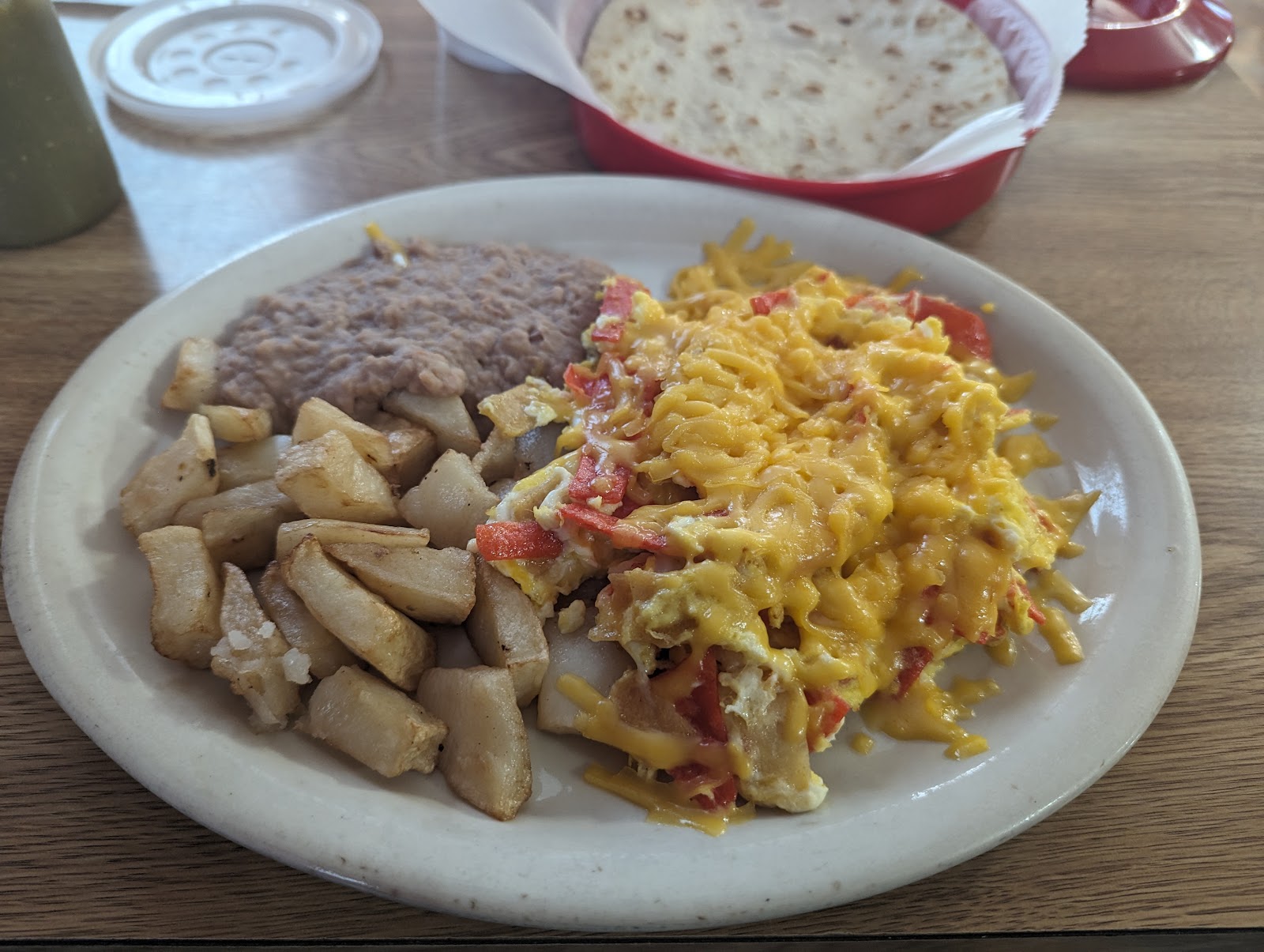 Fajita plate served at Emmys Mexican Food